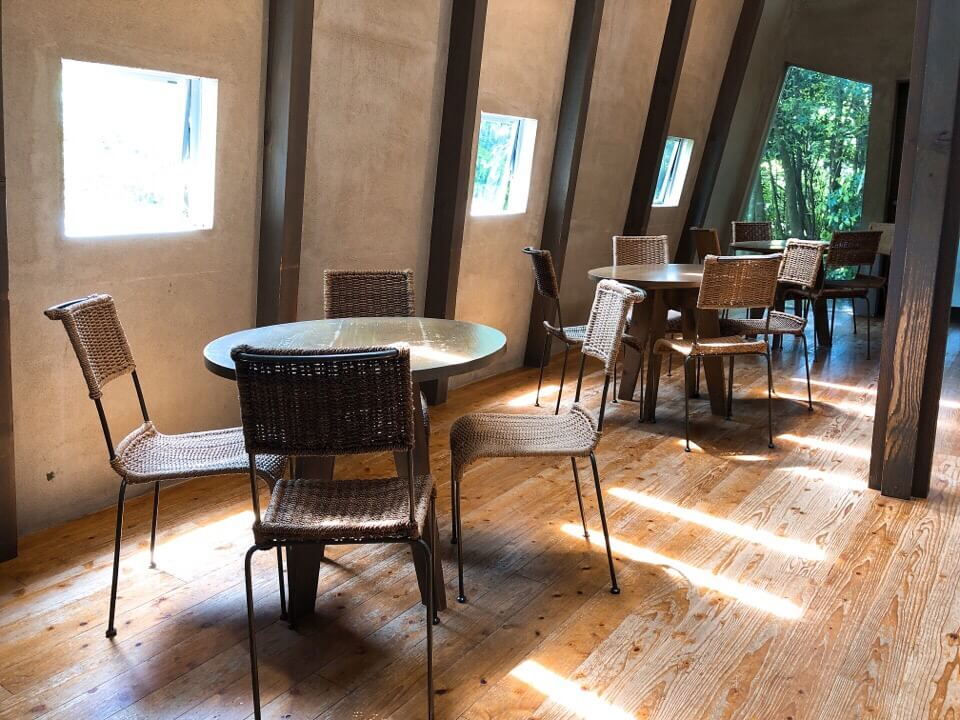 Cafe Cozy店内のテーブル席