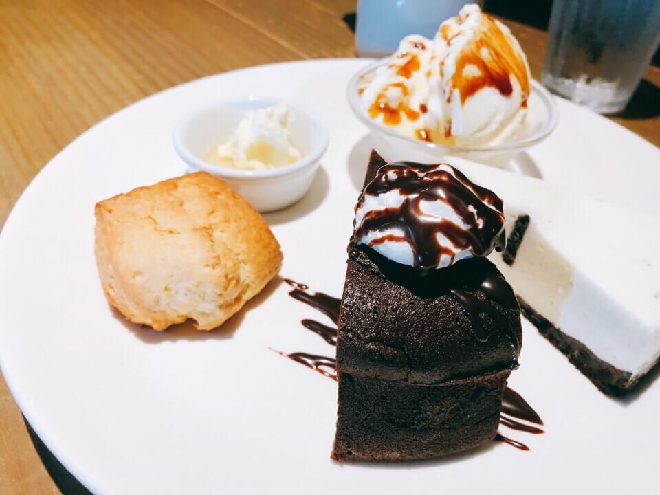 デザートプレートのスコーン