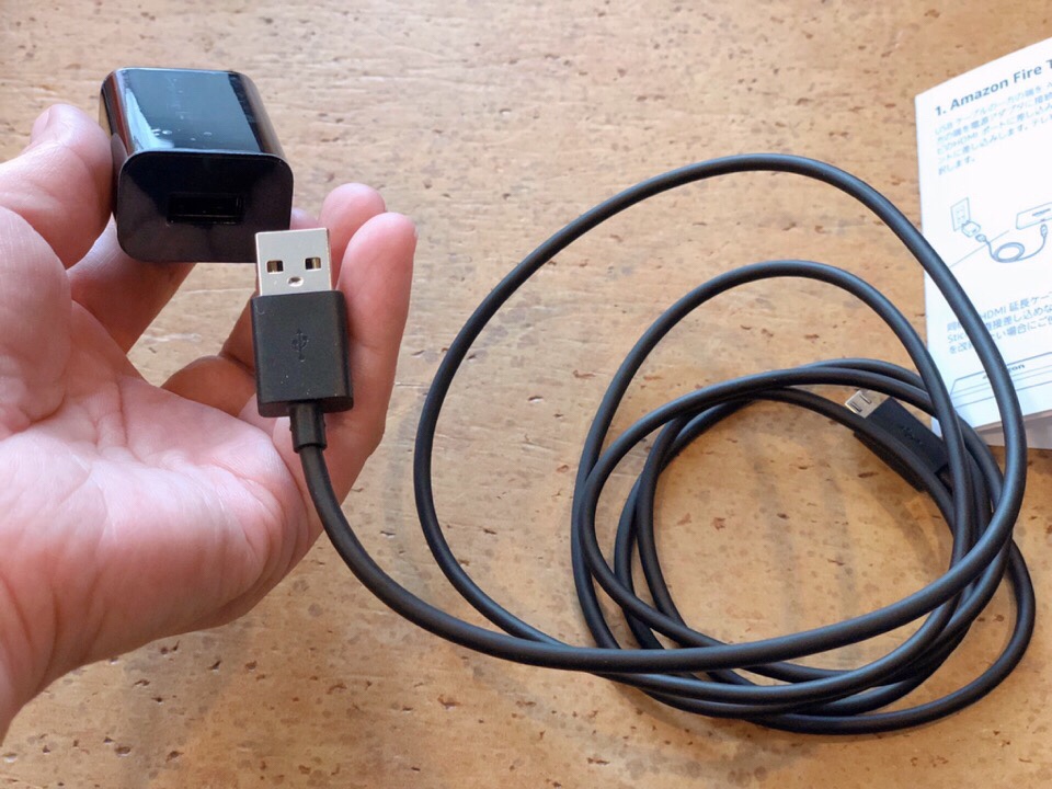 電源アダプタとUSB電源ケーブルをつなぐ