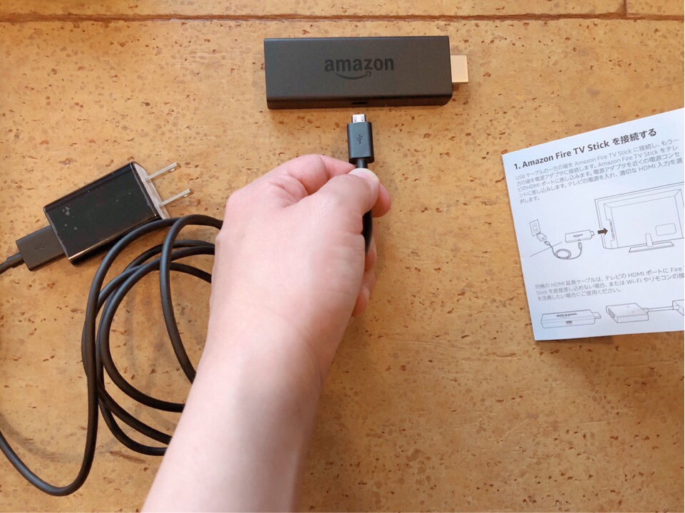 USB電源ケーブルをMicro-USBに差し込む