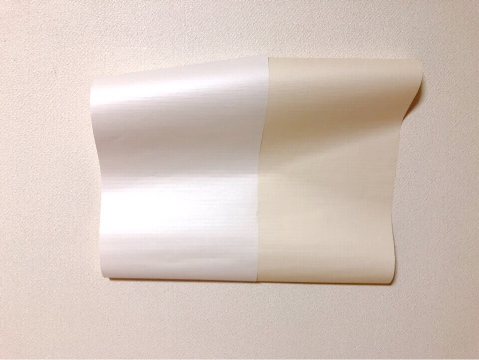 しばらくすると全てはがれて床に落ちる