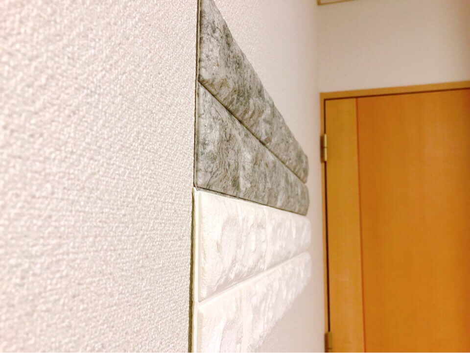 ダイソーのクッションレンガシートは厚みがあり柔らかい触り心地