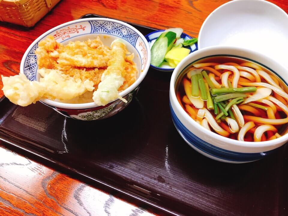 諫早の戸隠のオススメメニュー「天丼セット」