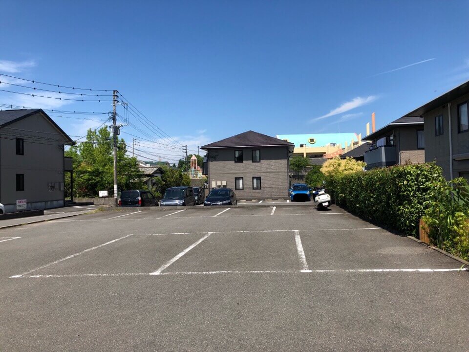 風の森まなびのの駐車場は13台ほど停められます