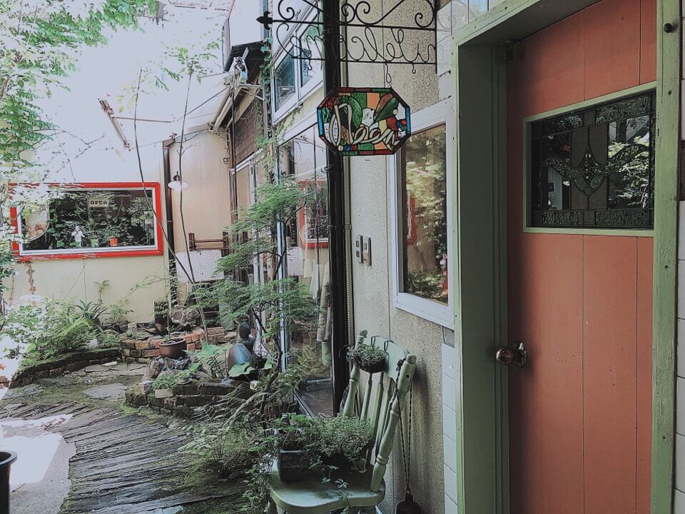 風の森まなびののお店の外観が外国のよう