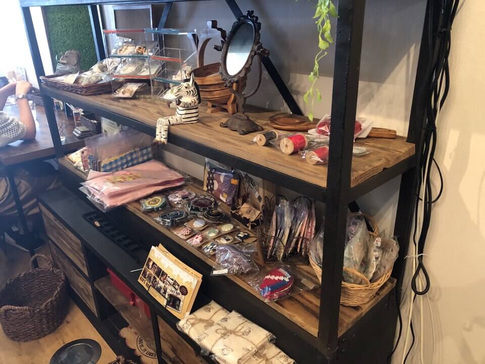 デリカフェうさぎでは雑貨や小物を販売していました