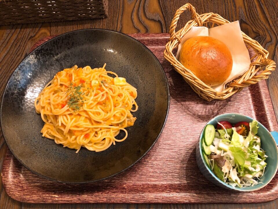 紅ずわいカニのアメリケーヌソースパスタのランチ