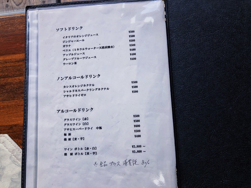 梅蓮のドリンクメニューはソフトドリンクやアルコールまである