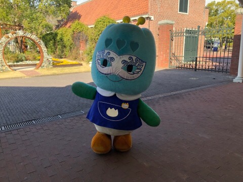 ハウステンボス水色のマスクをかぶったちゅーりーちゃん
