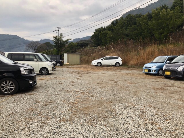 ボーダレスラウンジの駐車場は広い