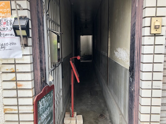万屋町の蕎家は狭い路地を進んだ先にある
