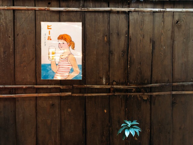 万屋町の蕎家のお庭がレトロ