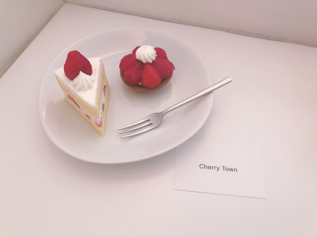 Cherry Townのフレーズといちごタルト