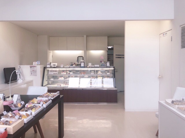 Cherry Townの店内は真っ白