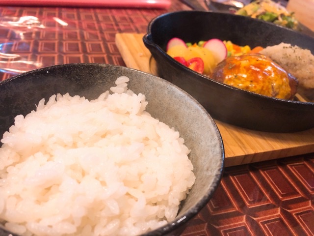 ツヂノハチヤのライスセットの熱々ライス