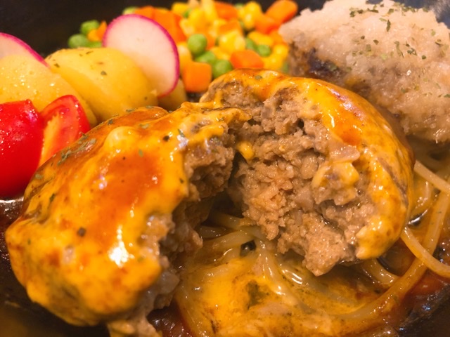 ツヂノハチヤの和牛ハンバーグの厚み