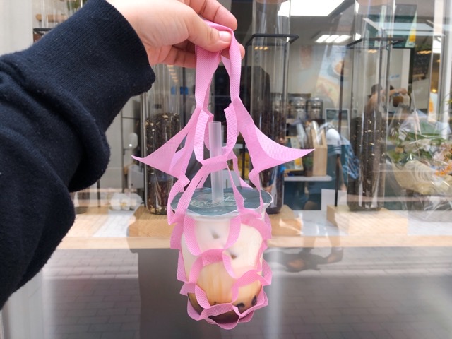 善茶のピンクのタピオカホルダー