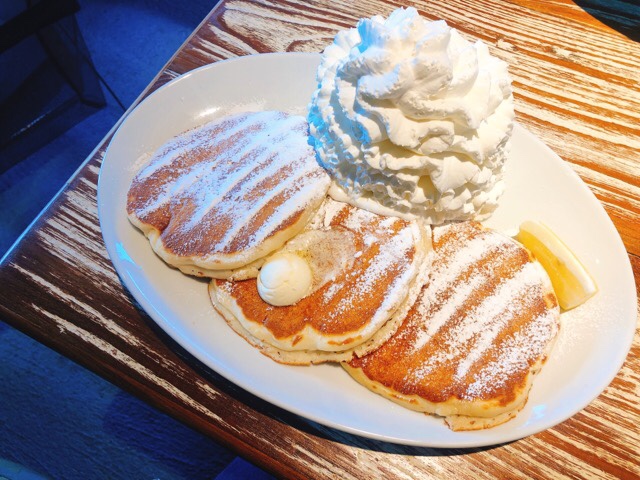 コナズ珈琲のクラシックホイップパンケーキ