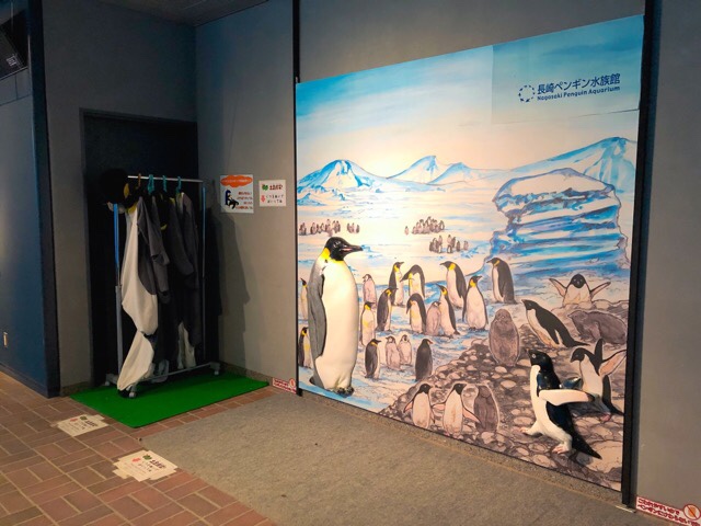 ペンギン水族館でペンギンになれる