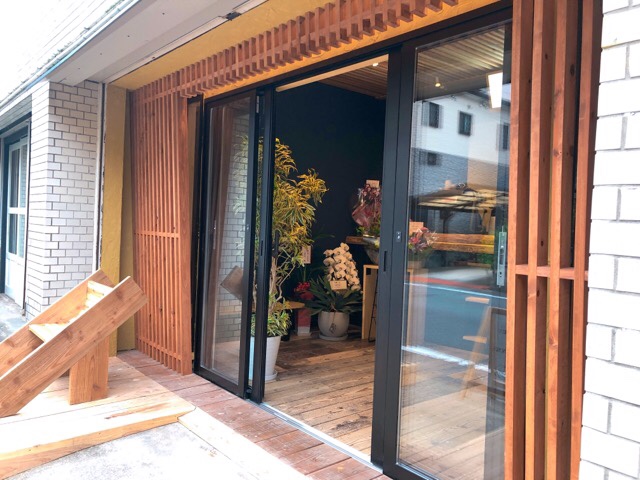 DRIC店内には座れる椅子もある