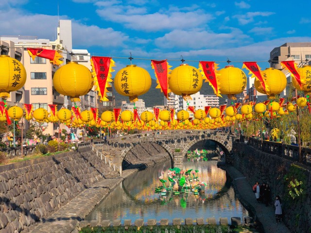 中島側の黄色いランタン